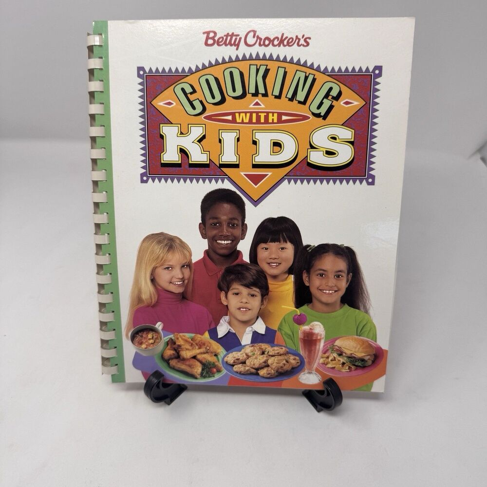 Betty Crocker's Cooking with Kids by Betty Crocker Editors Macmillan USA 1995